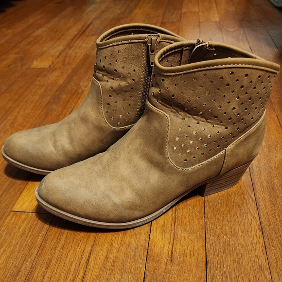 Ankle Boots - Picture 3 of 4